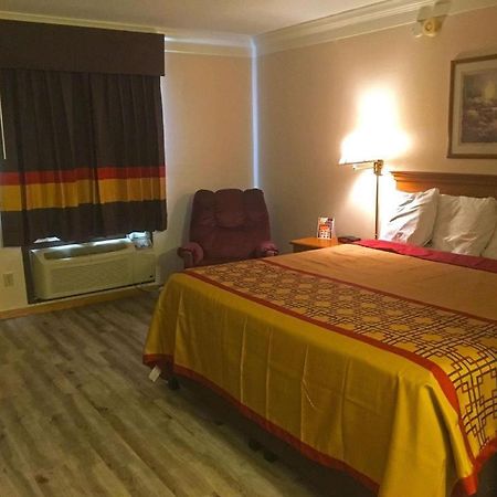 Americas Best Value Inn & Suites Thief River Falls Esterno foto