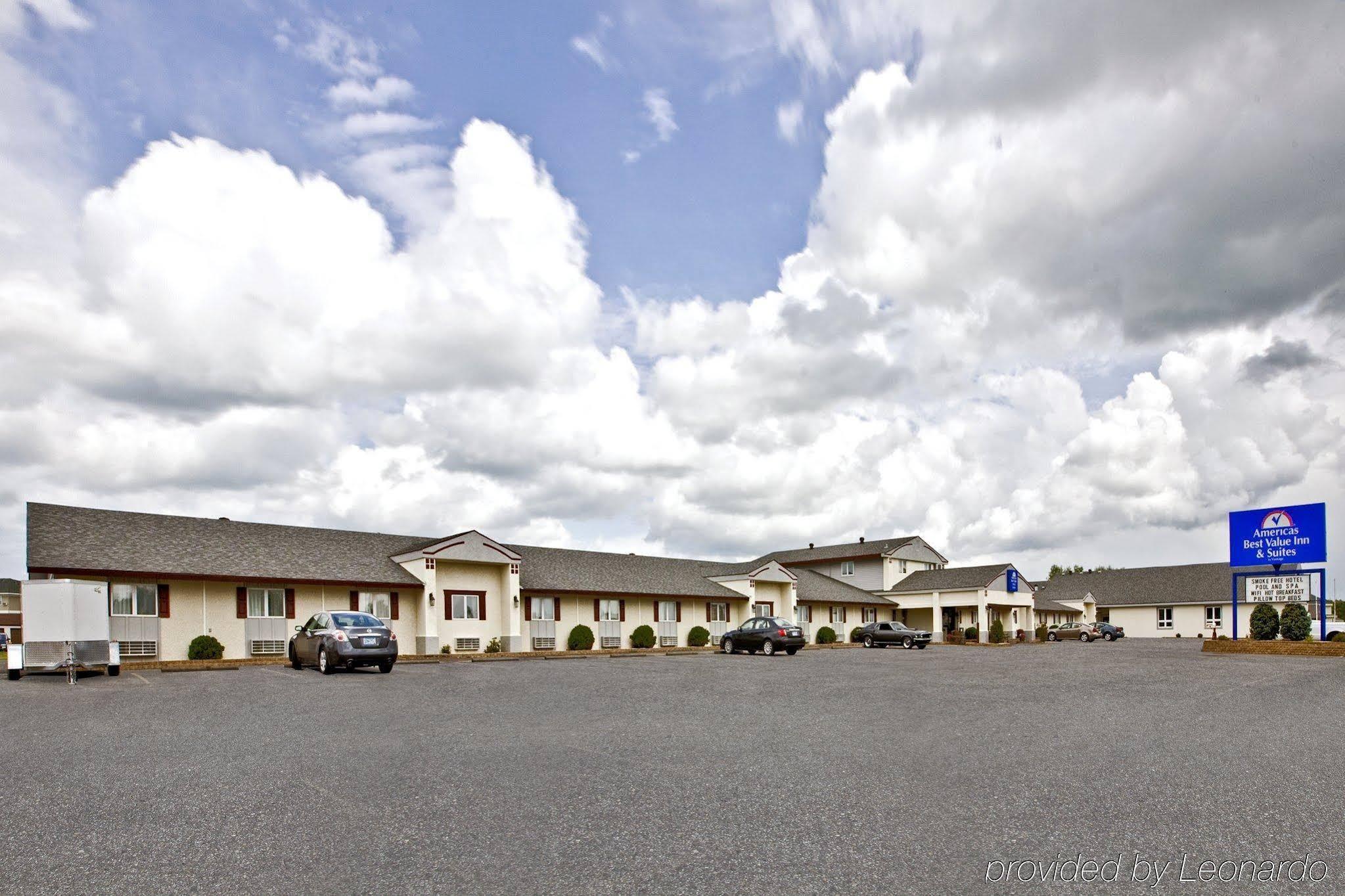 Americas Best Value Inn & Suites Thief River Falls Esterno foto