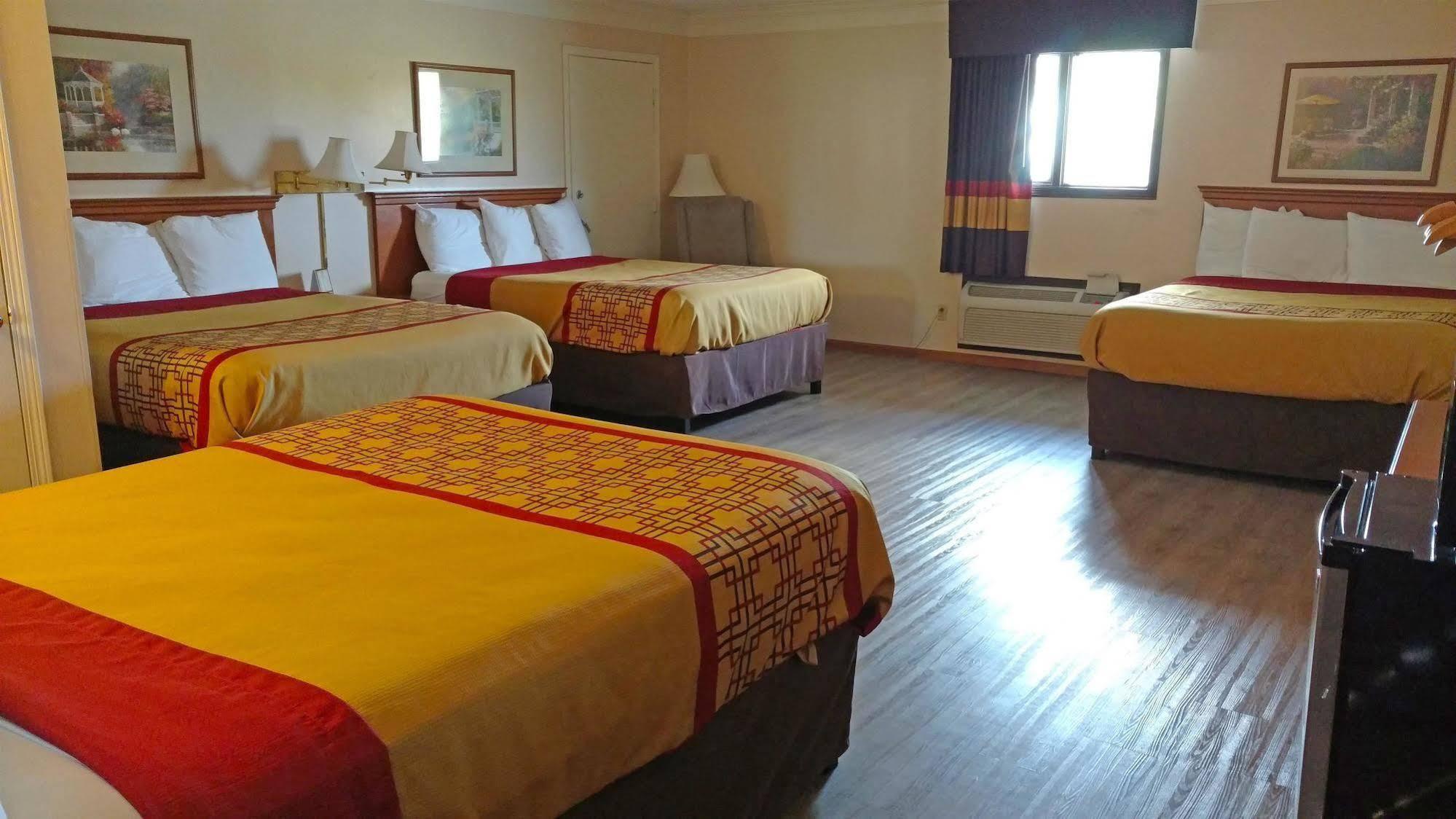 Americas Best Value Inn & Suites Thief River Falls Esterno foto