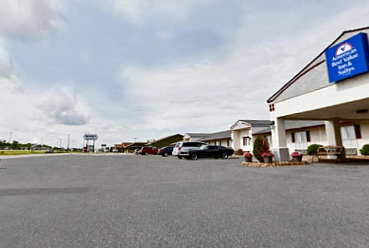 Americas Best Value Inn & Suites Thief River Falls Esterno foto