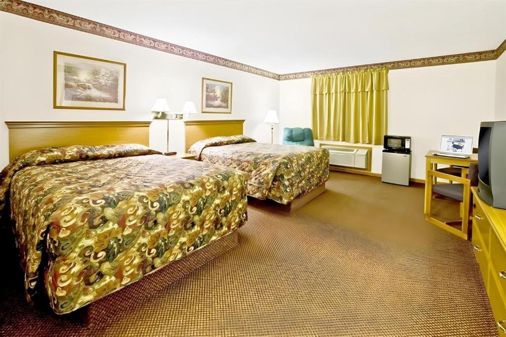 Americas Best Value Inn & Suites Thief River Falls Esterno foto
