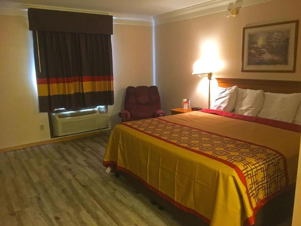 Americas Best Value Inn & Suites Thief River Falls Esterno foto