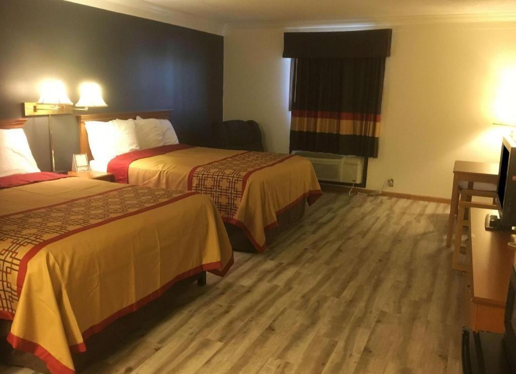 Americas Best Value Inn & Suites Thief River Falls Esterno foto