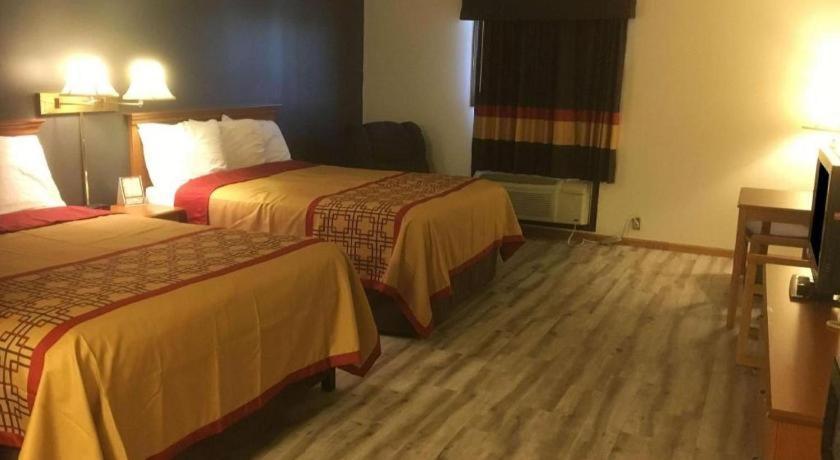 Americas Best Value Inn & Suites Thief River Falls Esterno foto