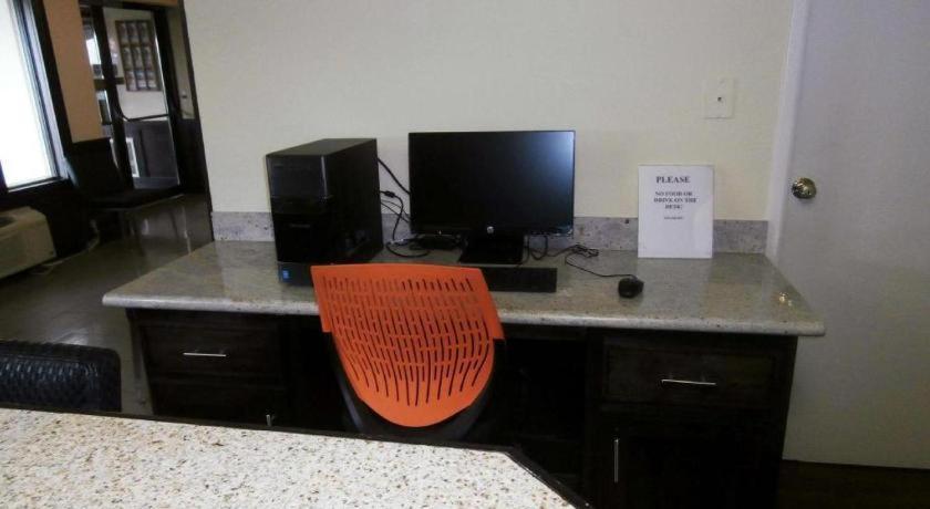 Americas Best Value Inn & Suites Thief River Falls Esterno foto