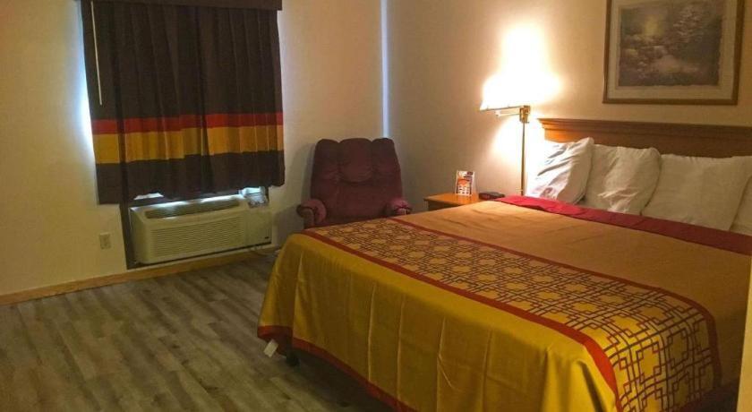 Americas Best Value Inn & Suites Thief River Falls Esterno foto