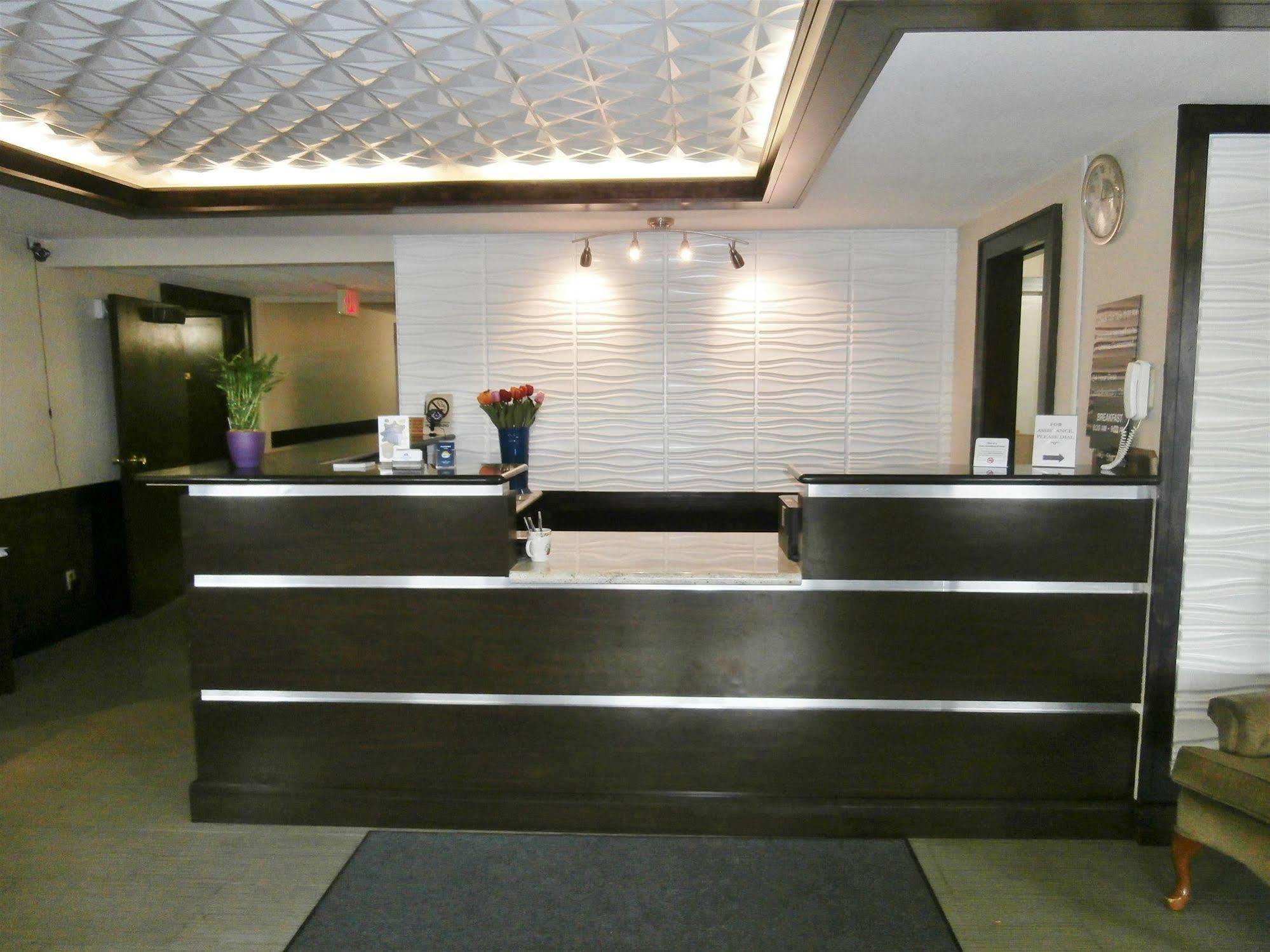Americas Best Value Inn & Suites Thief River Falls Esterno foto