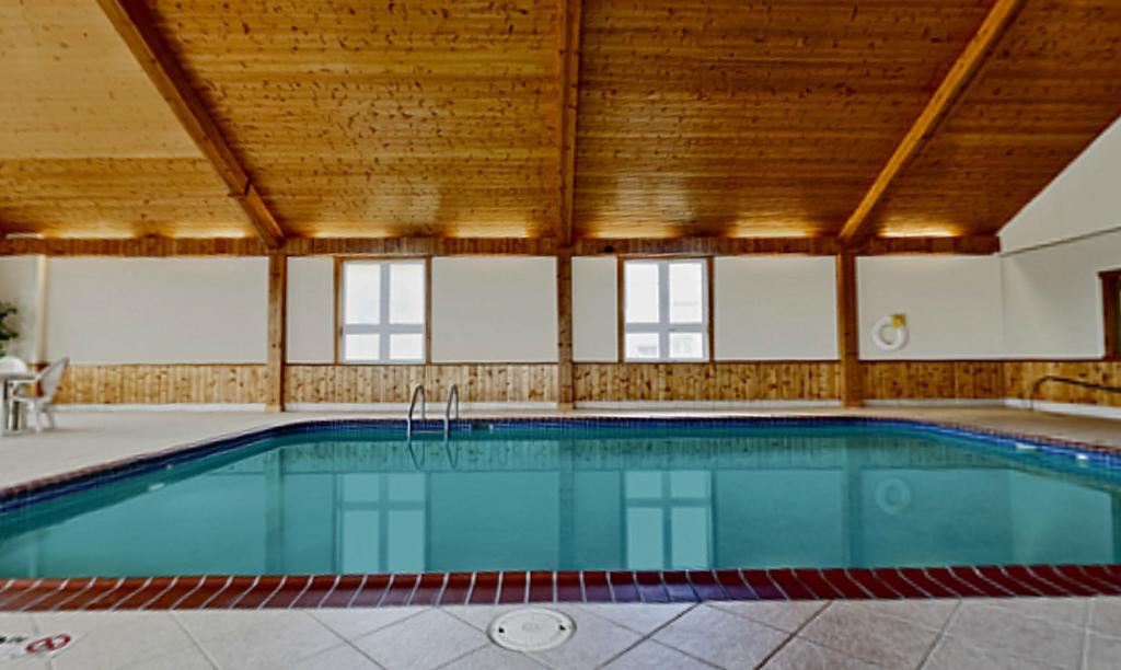 Americas Best Value Inn & Suites Thief River Falls Esterno foto