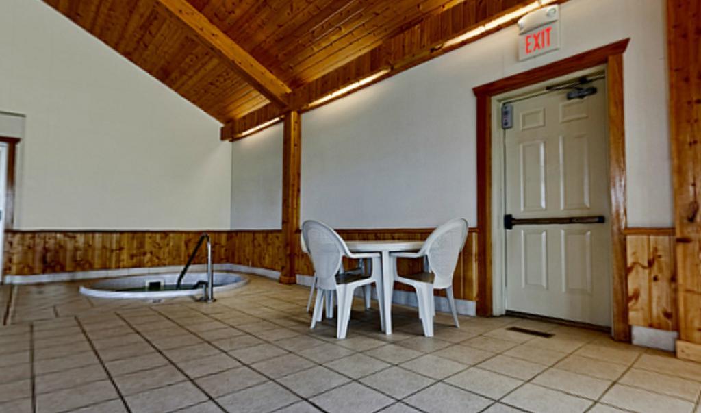 Americas Best Value Inn & Suites Thief River Falls Esterno foto